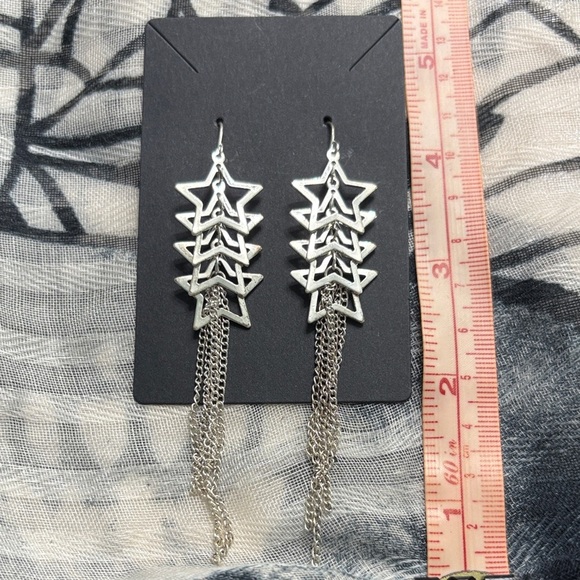 Jewelry - 🖤Chic Silver Star Cascade Earrings🖤